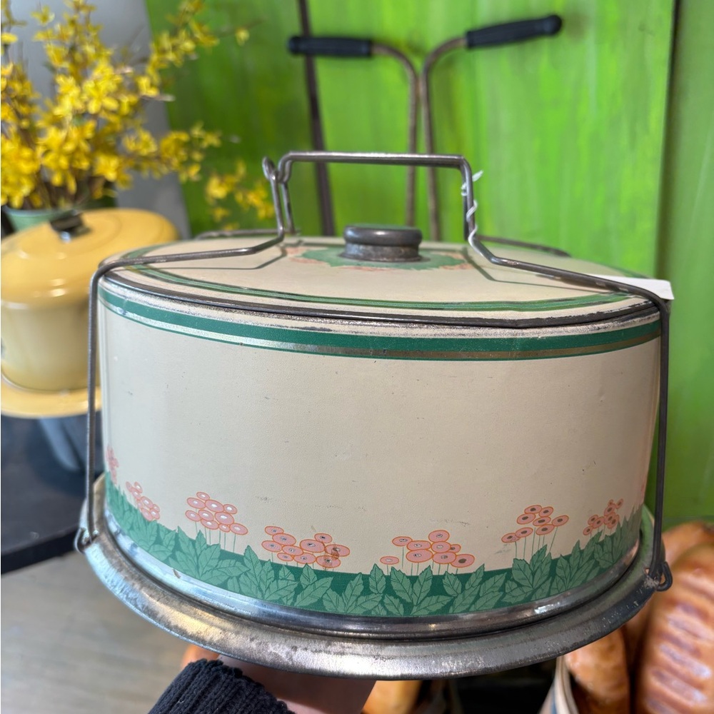 Vintage cake carrier